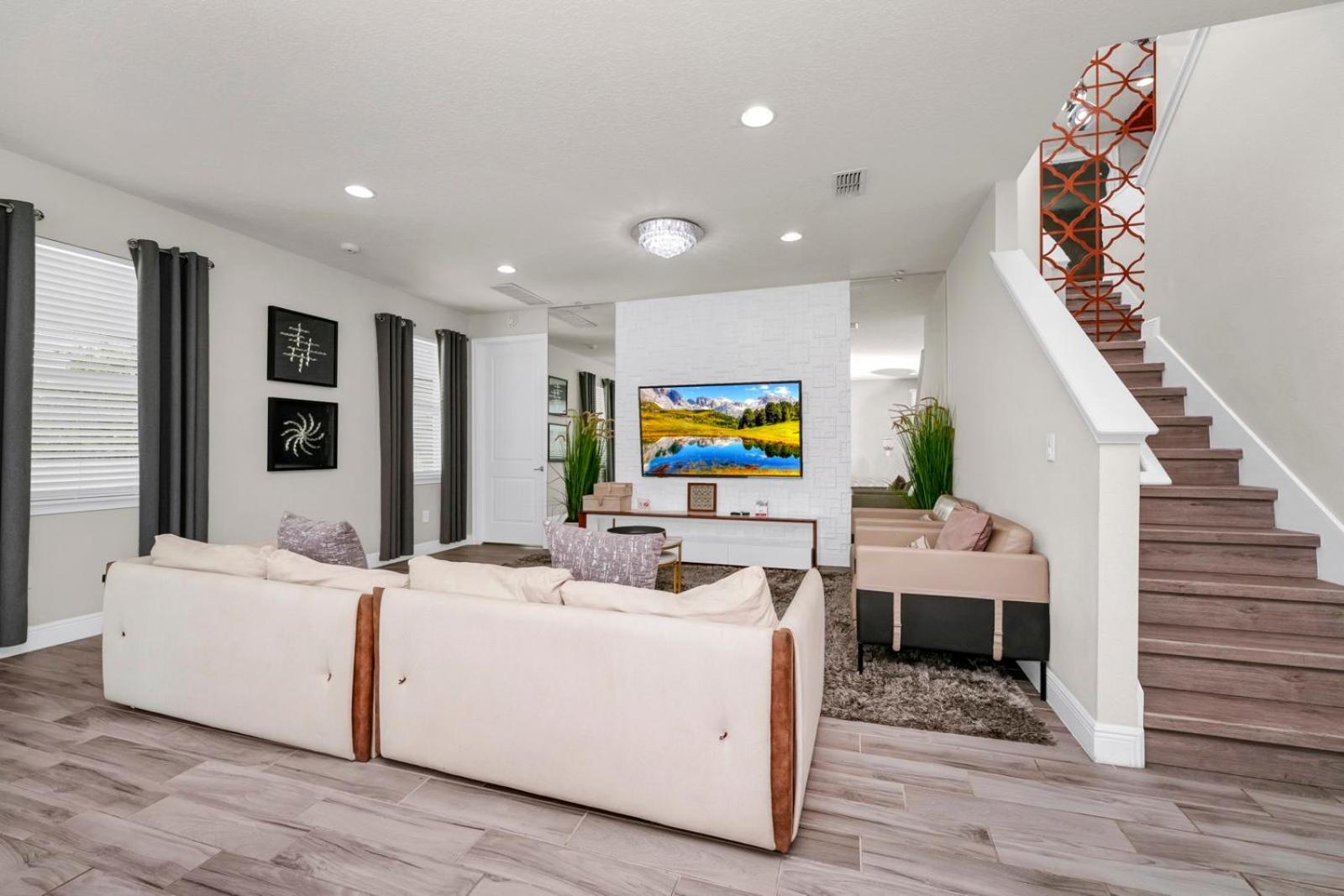 Striking With Games & Outdoor Kitchen Near By Rentyl - 7742f Orlando