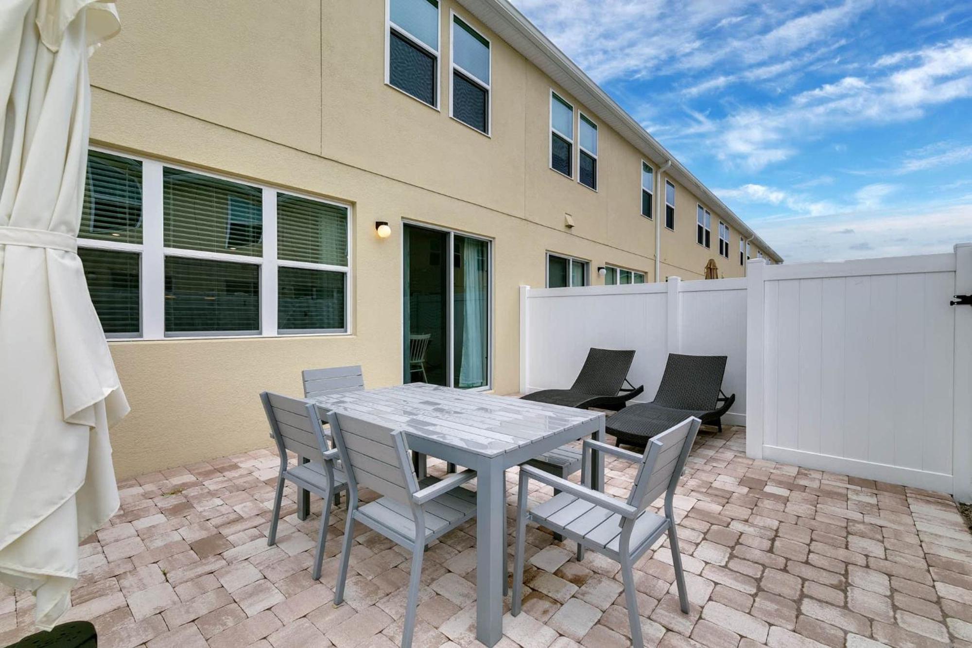 Four Bedrooms Townhome 5116 Holiday home *
