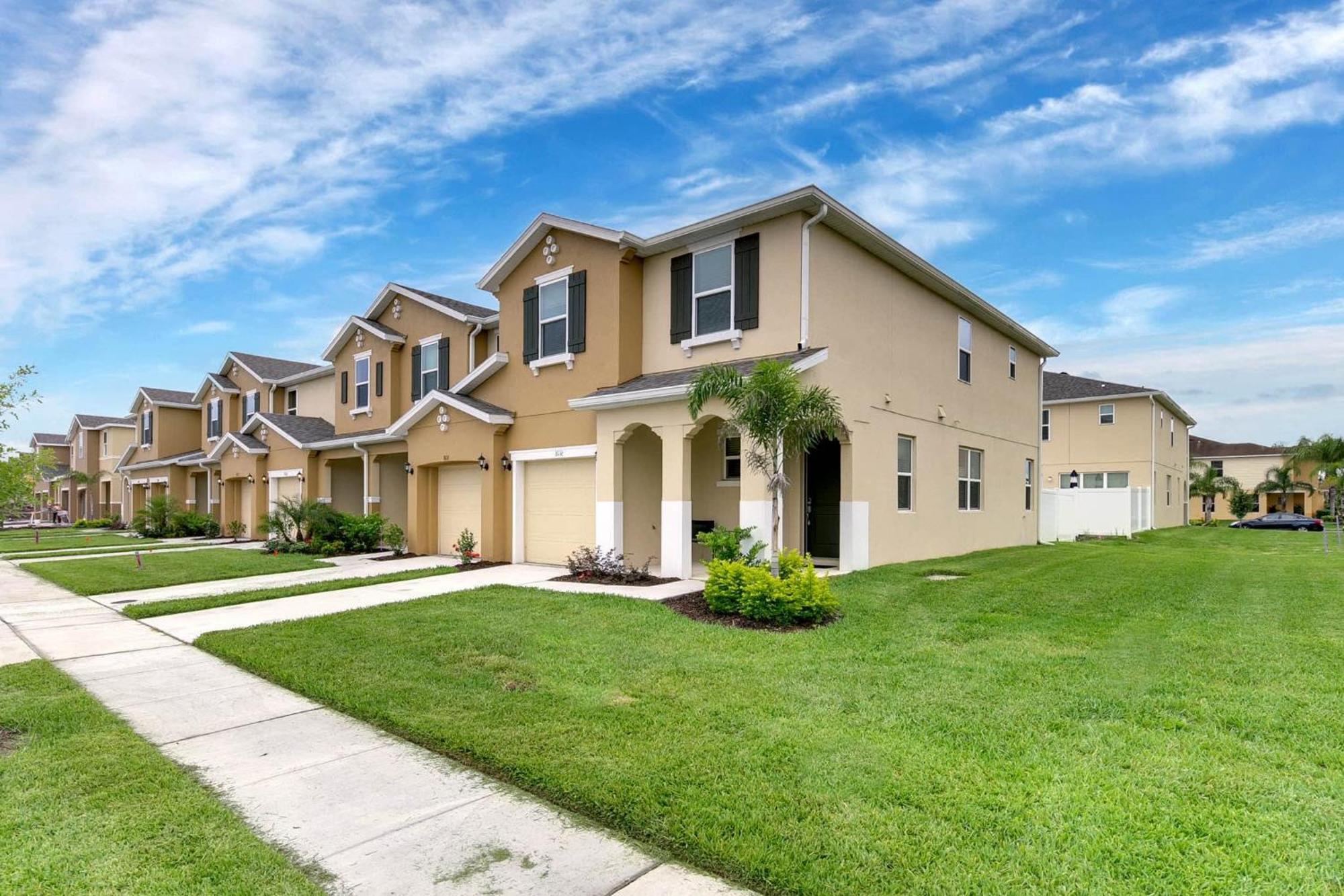 Four Bedrooms Townhome 5116