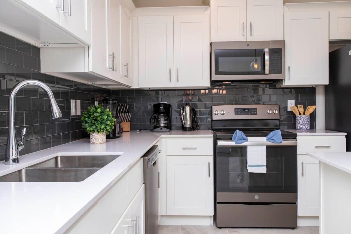 Stunning 3bd Apto Close To 201p