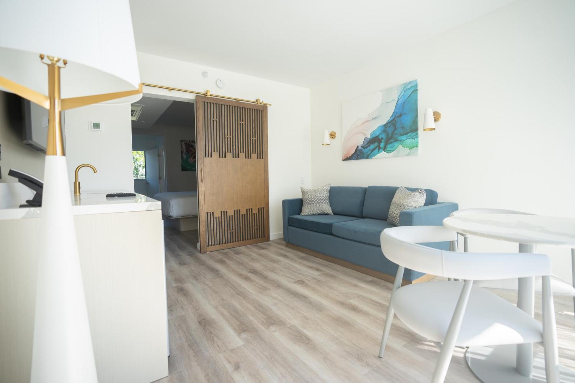 Daskk Near Universal Blvd, Ascend Collection Hotel 3*