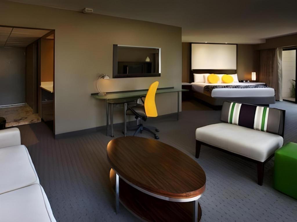 Disney's Contemporary Resort 4*
