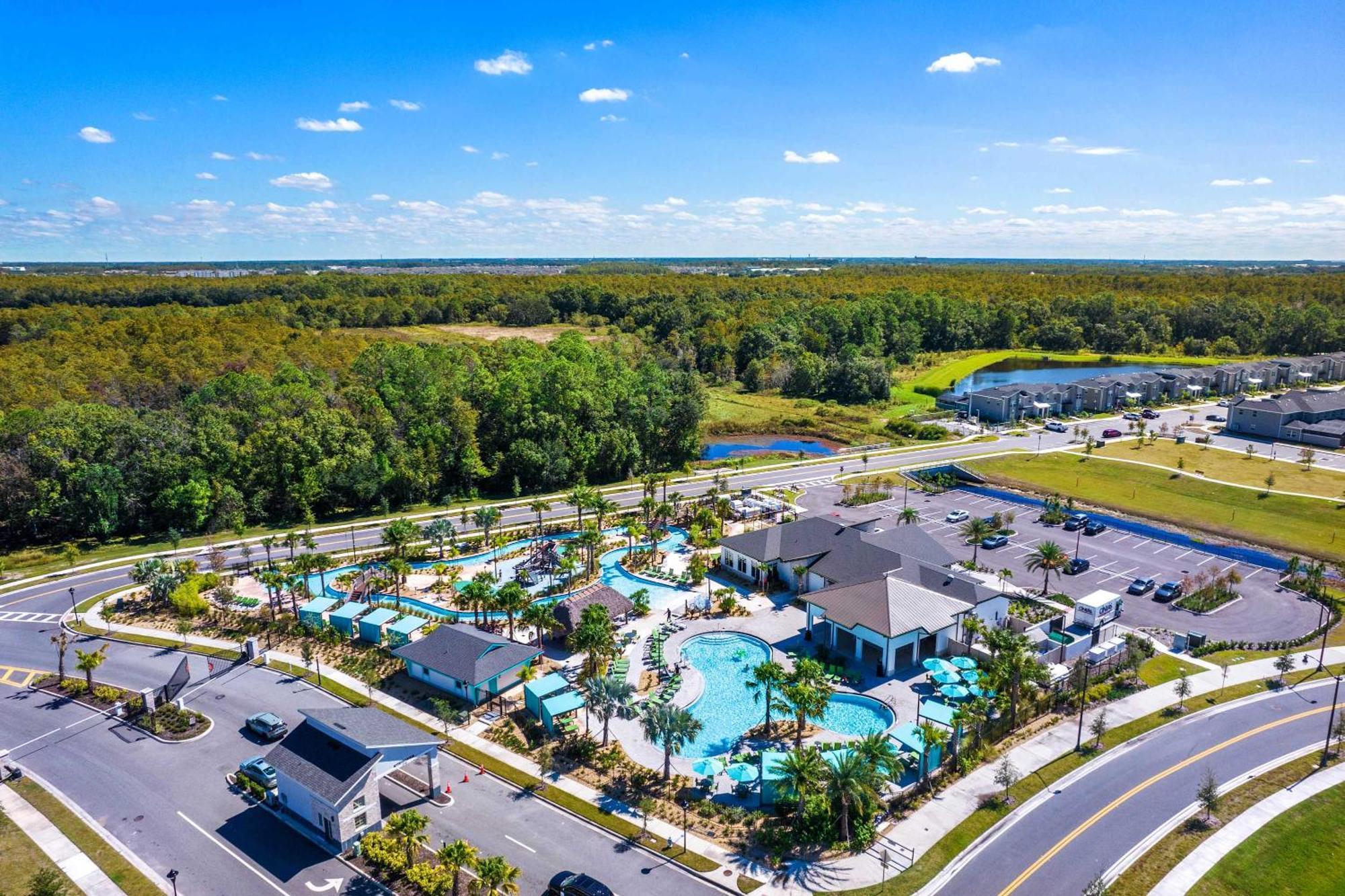 Contemporary Townhouse W Pool & Bbq Sleeps 12 Kissimmee