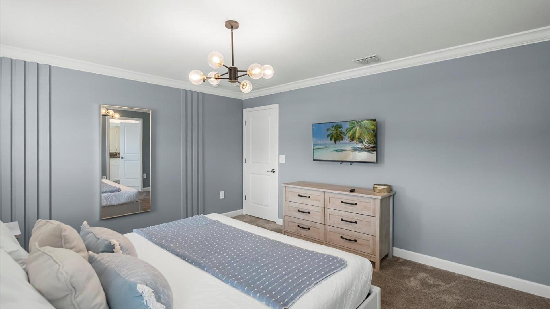 Contemporary Townhouse W Pool & Bbq Sleeps 12