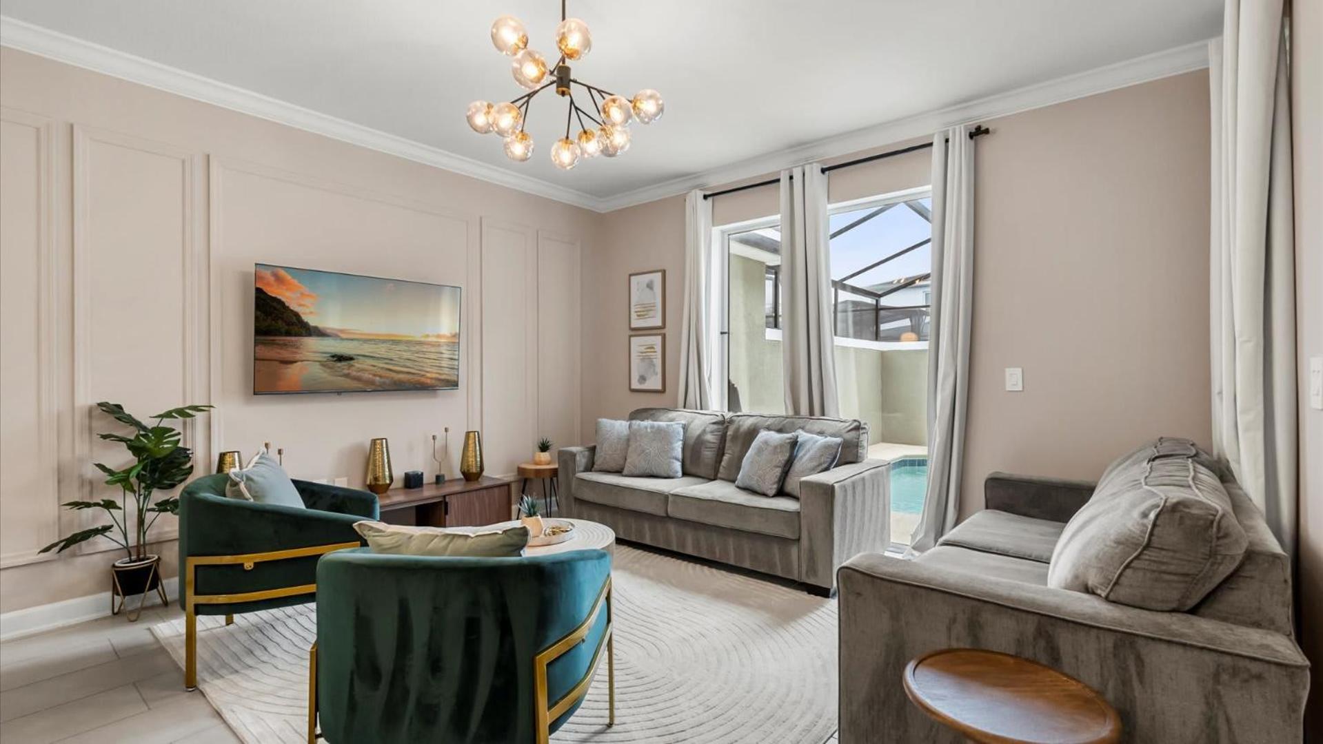 Contemporary Townhouse W Pool & Bbq Sleeps 12