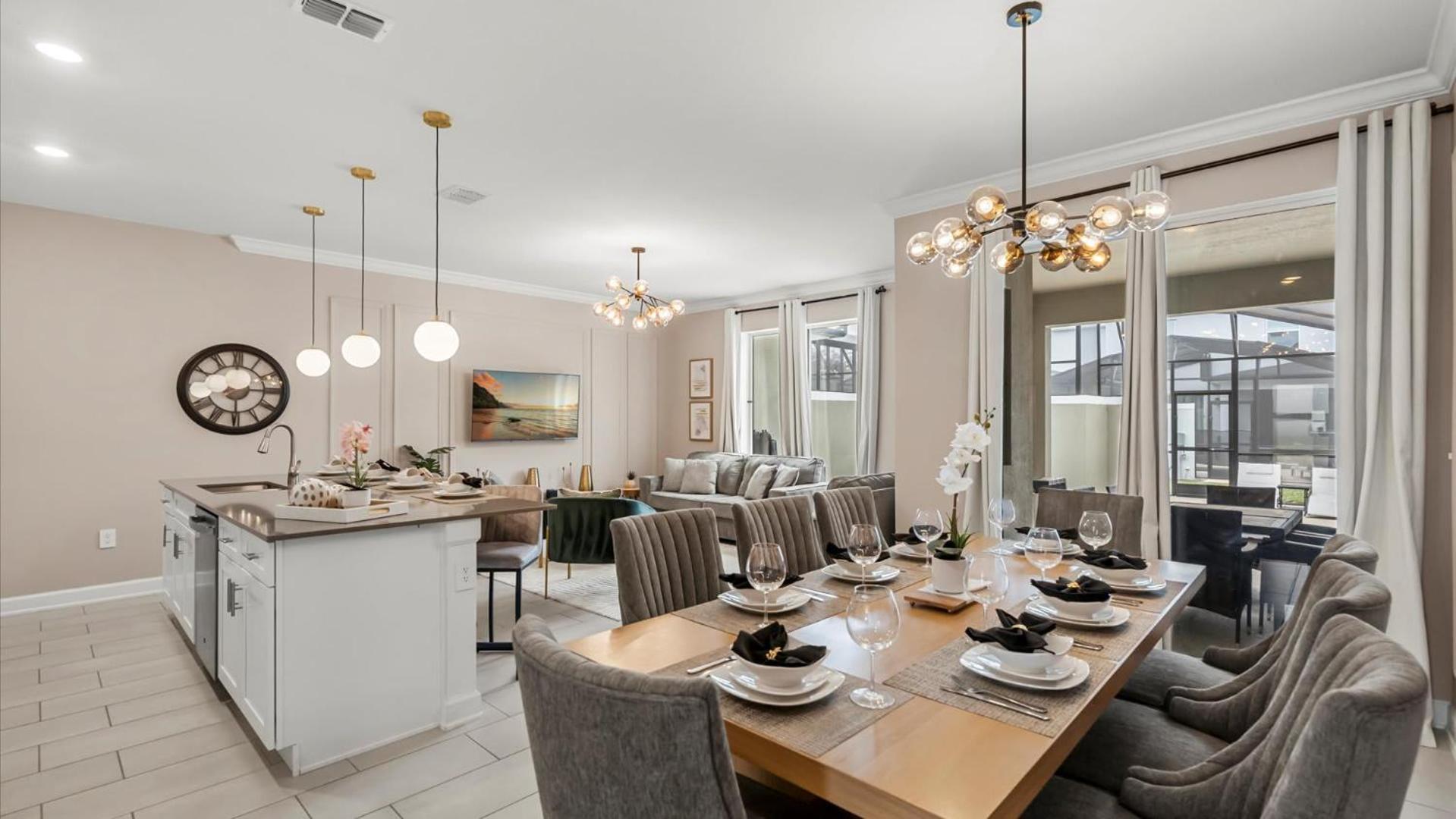 Contemporary Townhouse W Pool & Bbq Sleeps 12