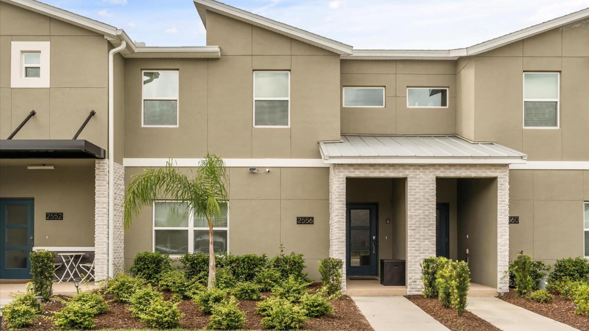 Contemporary Townhouse W Pool & Bbq Sleeps 12 Holiday home Kissimmee