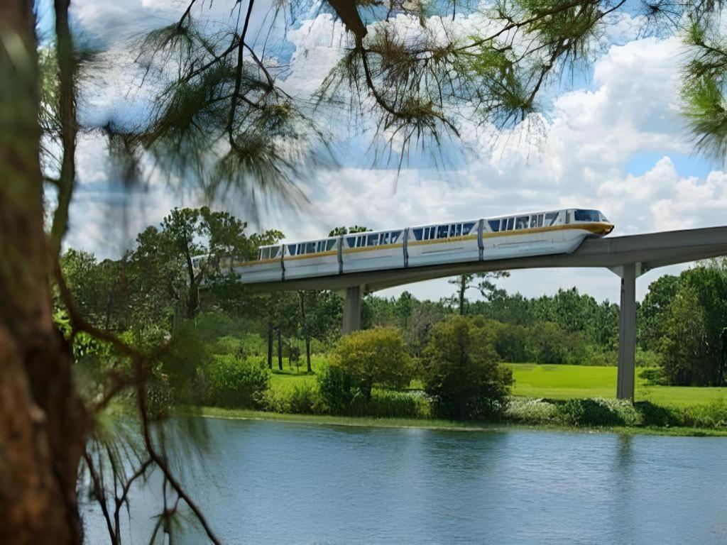 Disney's Contemporary Resort 4*