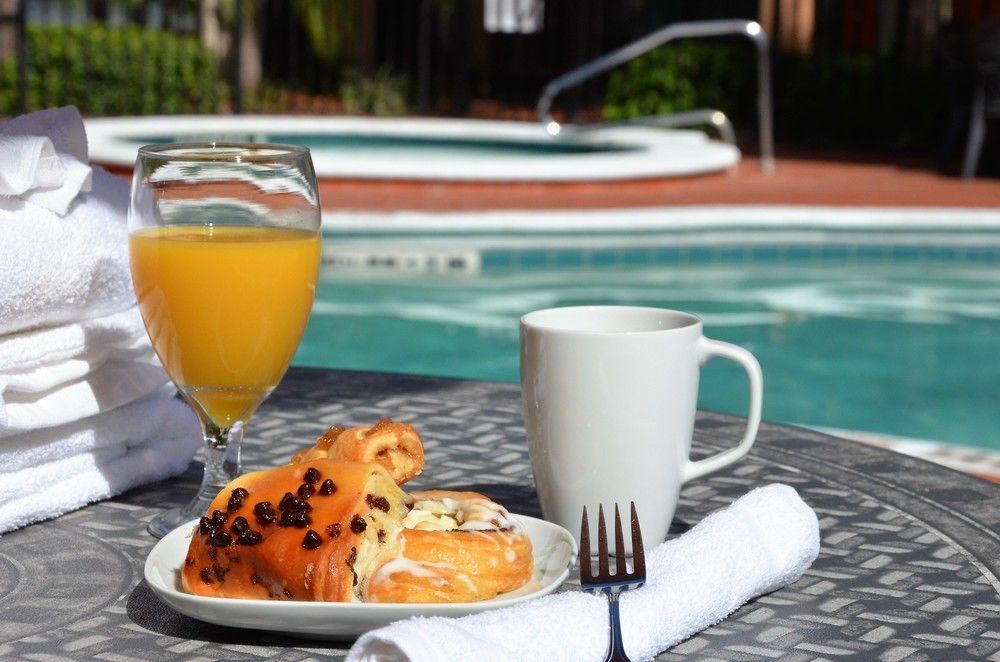 Days & By Wyndham Airport Motel Orlando