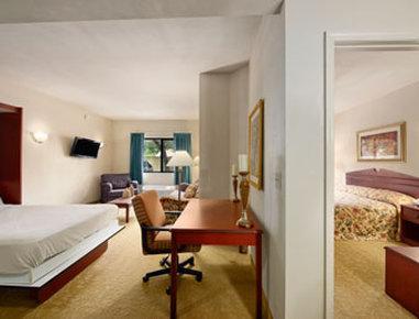 Days & By Wyndham Airport
