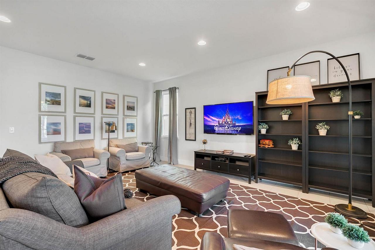 Holiday home Elegant 5bd At Encore *