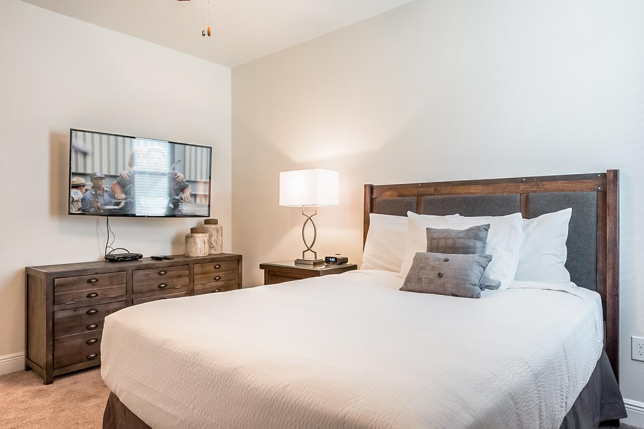 Spacious By Rentyl Near With Private Pool & Amenities - 391f *