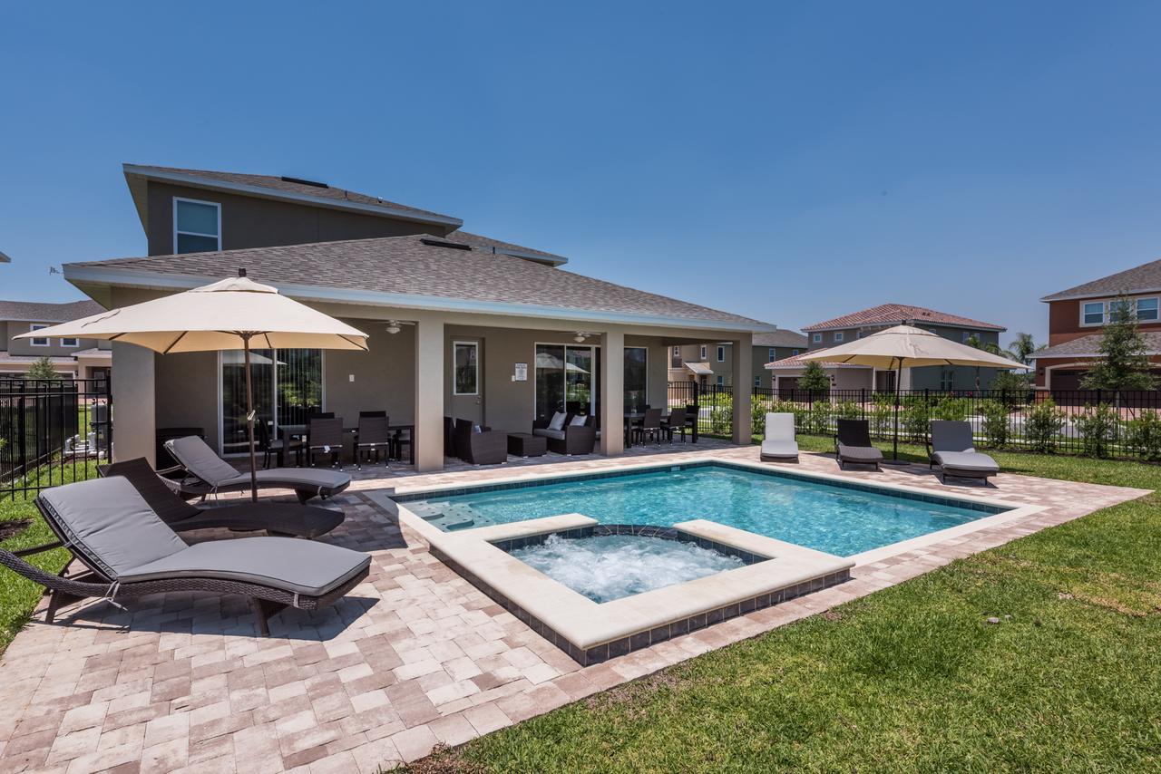 Spacious By Rentyl Near With Private Pool & Amenities - 391f Orlando