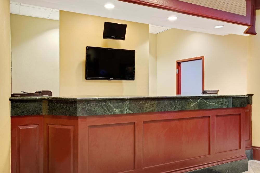 Motel Days & By Wyndham Airport 2*