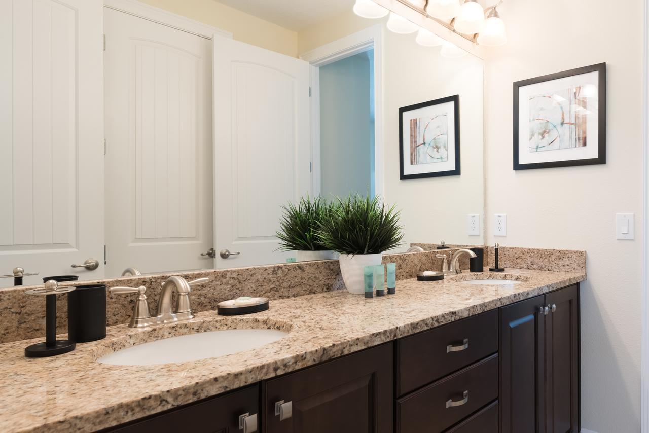 Vibrant By Rentyl Near With Private Pool, Themed & Amenities - 401n Villa