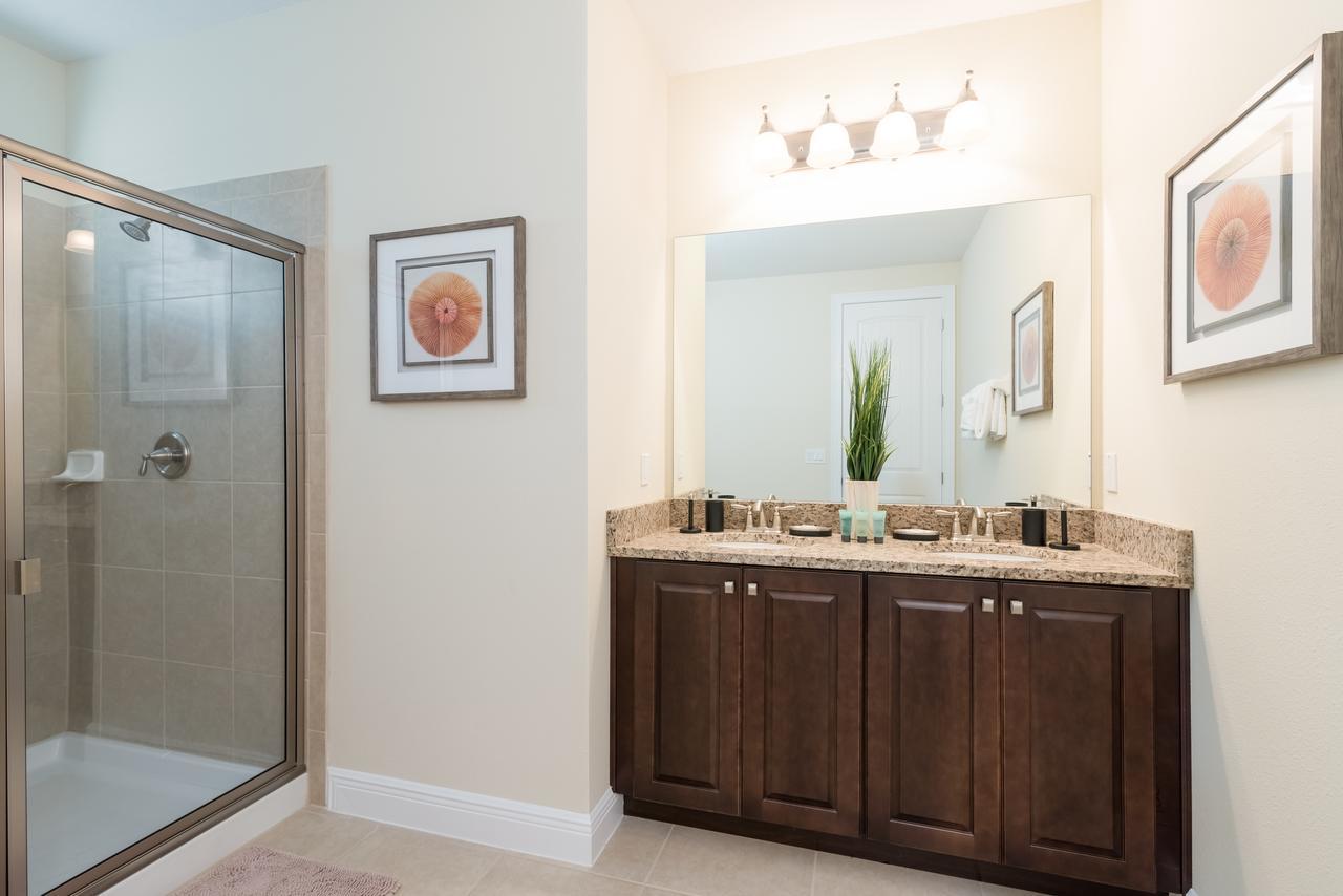 Vibrant By Rentyl Near With Private Pool, Themed & Amenities - 401n Villa *