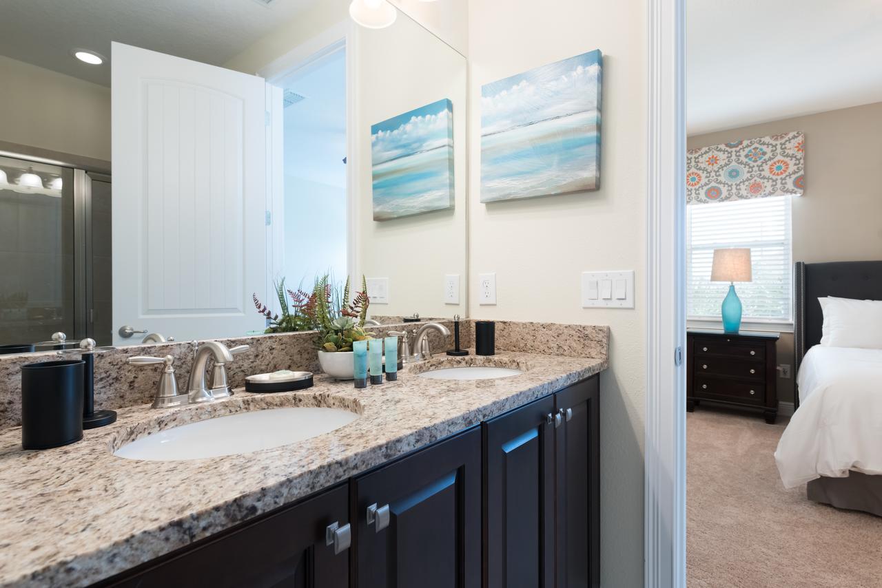 Vibrant By Rentyl Near With Private Pool, Themed & Amenities - 401n Villa