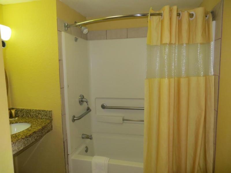 Howard Johnson By Wyndham Orlando-international Drive 2*