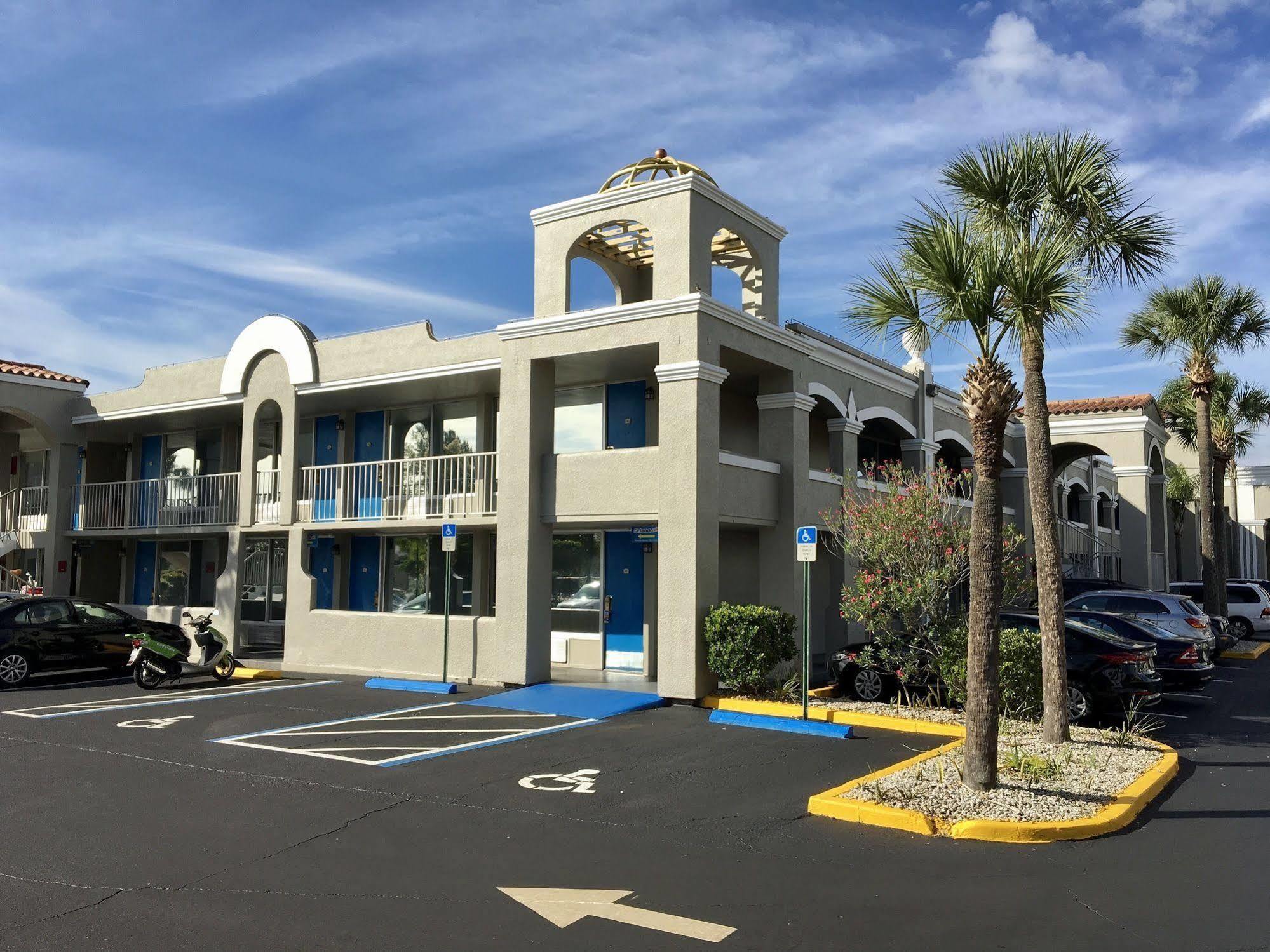 Howard Johnson By Wyndham Orlando-international Drive Inn