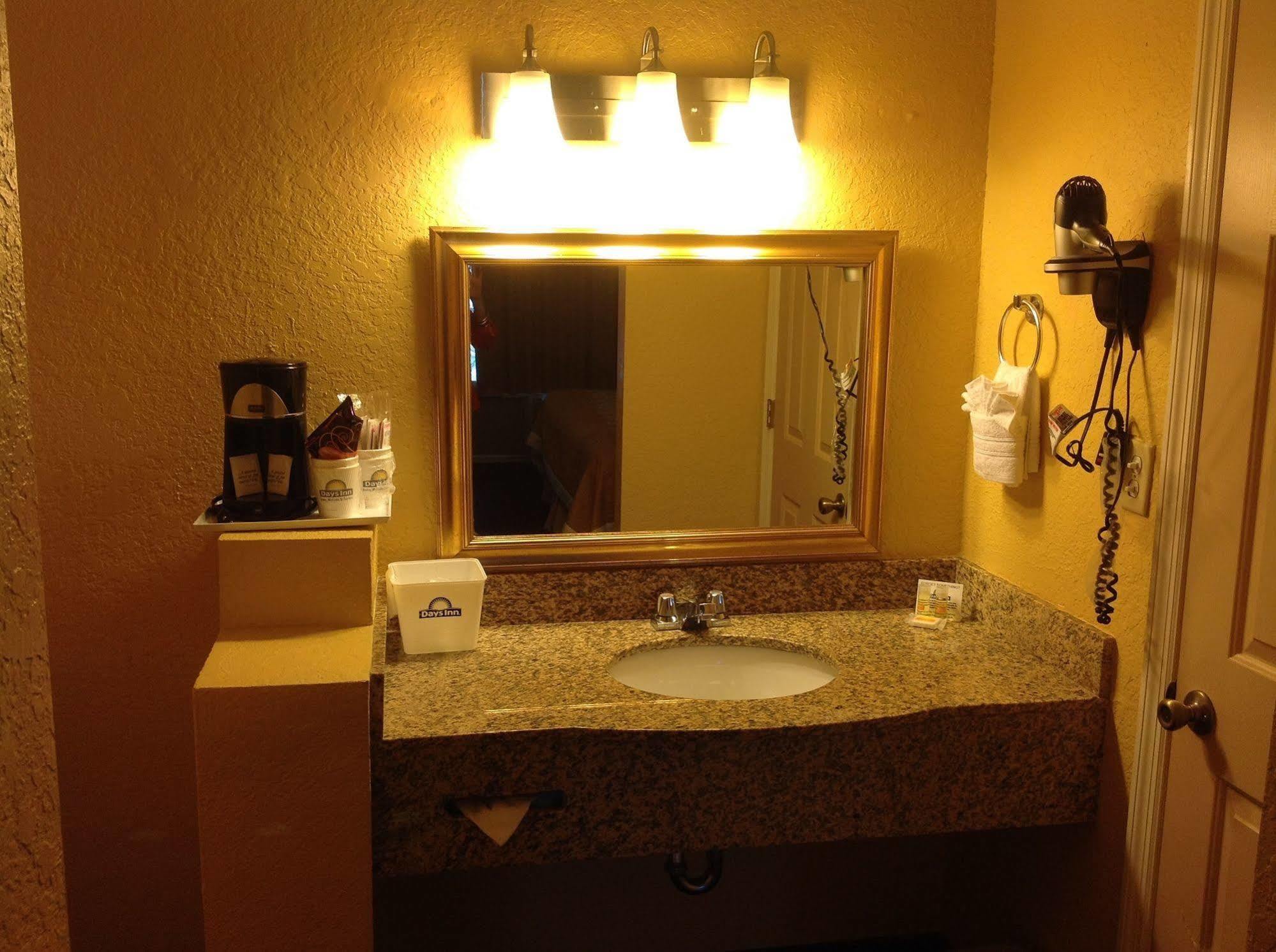 Howard Johnson By Wyndham Orlando-international Drive 2*