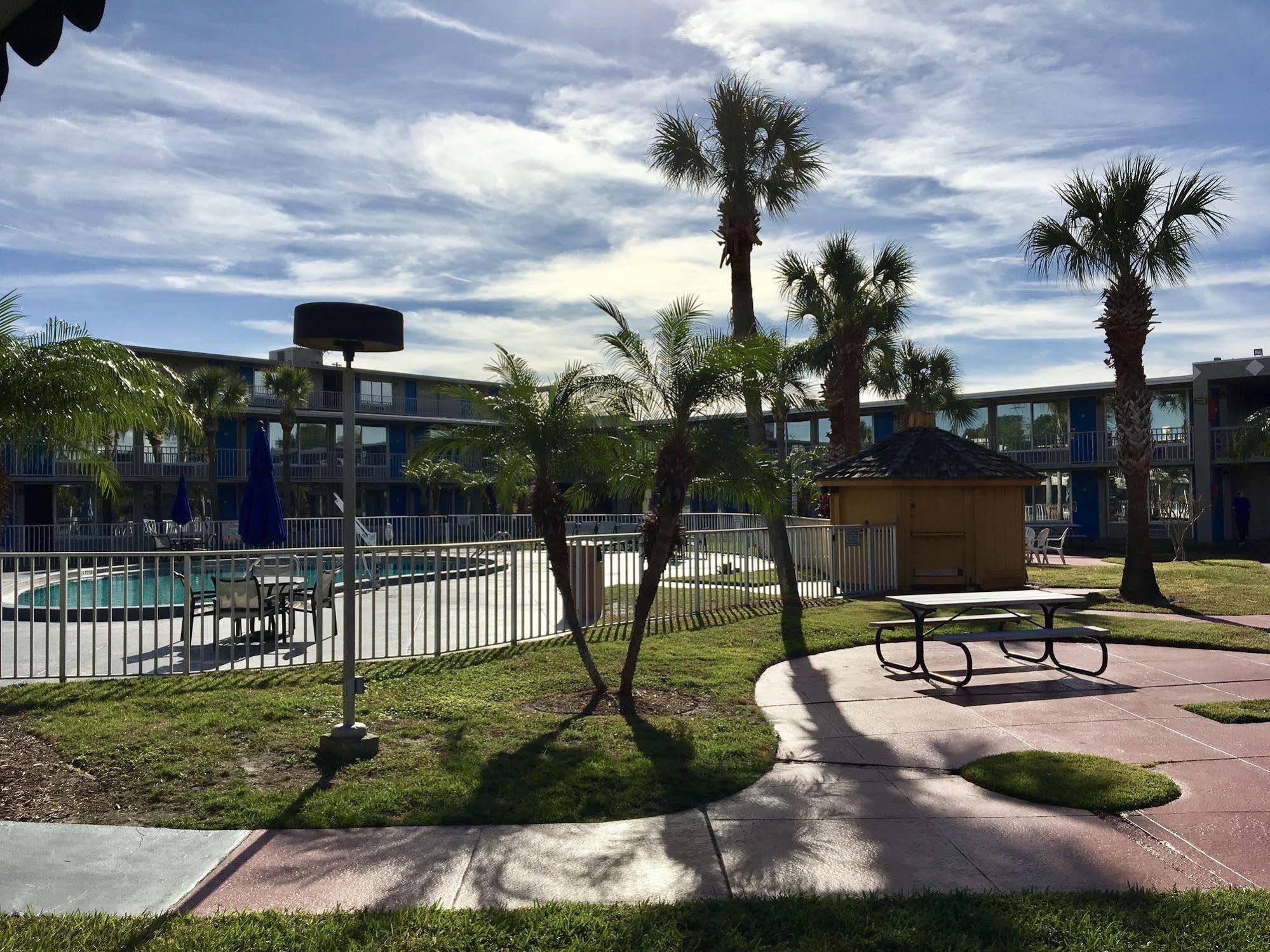 Howard Johnson By Wyndham Orlando-international Drive 2*