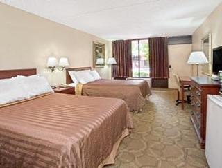 Days & By Wyndham Airport Motel