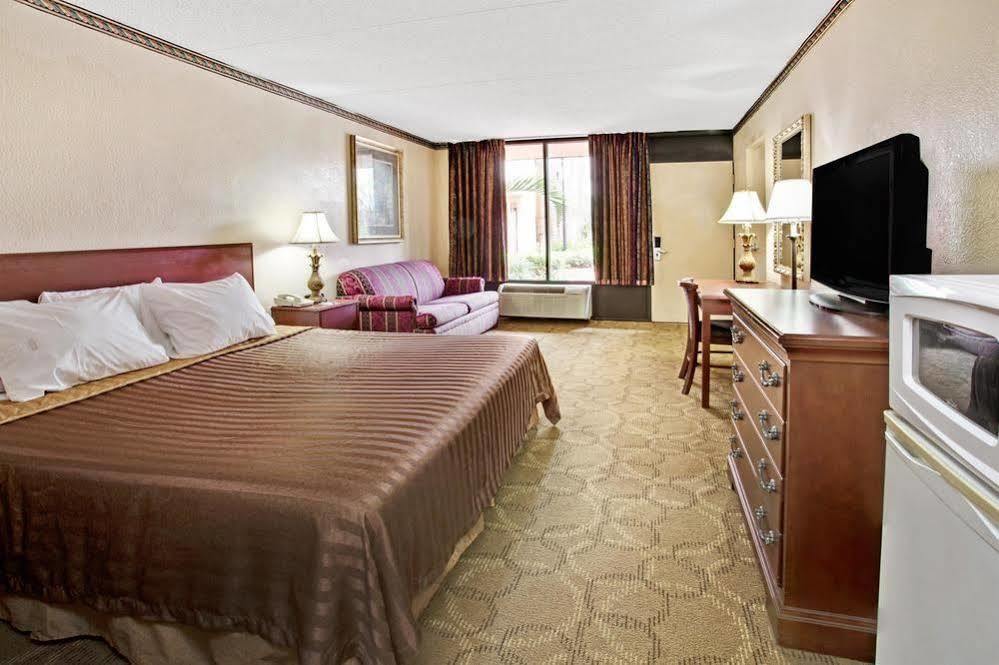 Days & By Wyndham Airport 2* Orlando