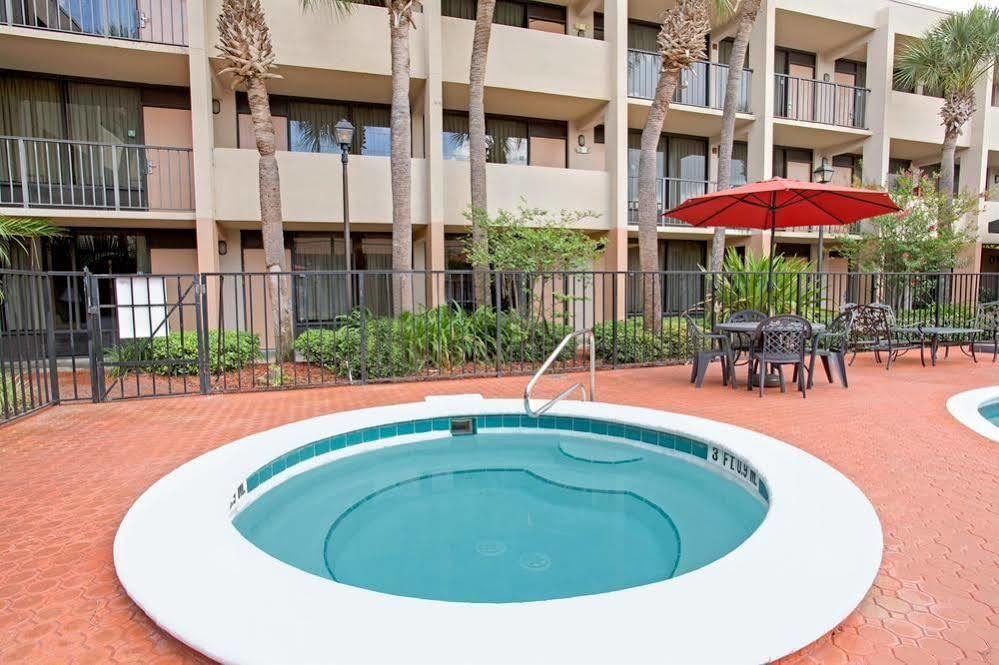 Days & By Wyndham Airport Motel 2*