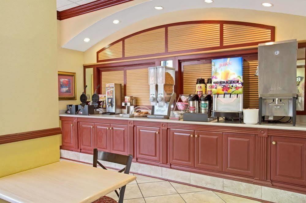 Motel Days & By Wyndham Airport