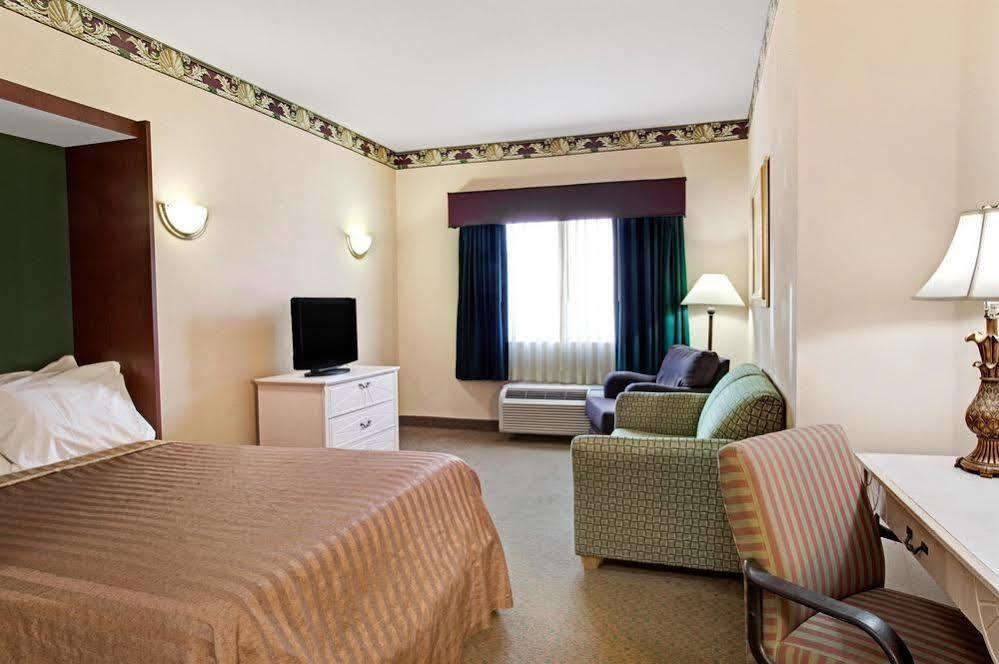 Motel Days & By Wyndham Airport 2*
