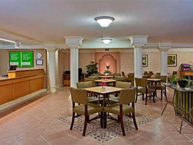 Hotel La Quinta By Wyndham Airport West 3*