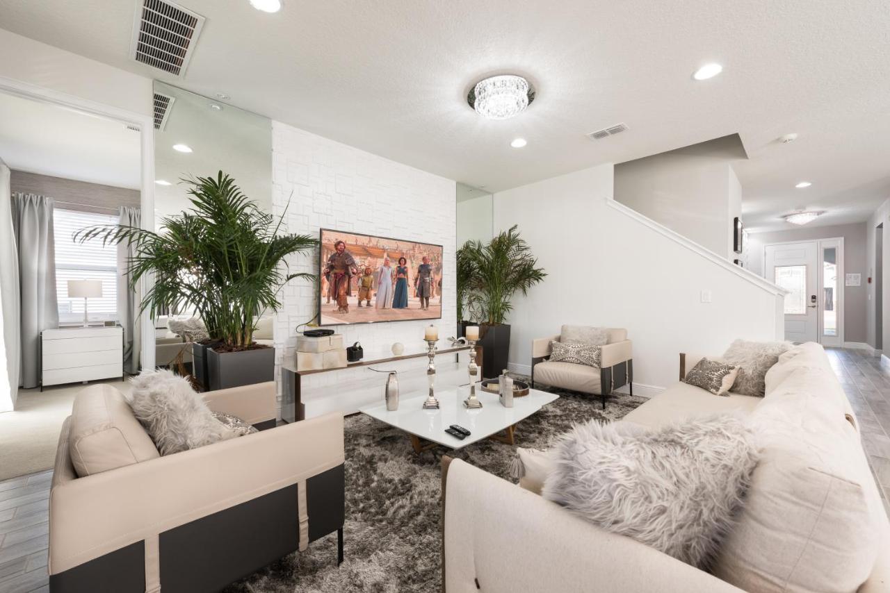 Striking With Games & Outdoor Kitchen Near By Rentyl - 7742f Orlando