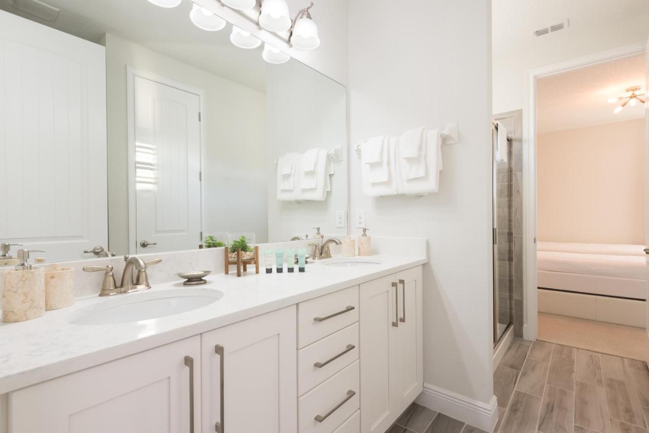 Striking With Games & Outdoor Kitchen Near By Rentyl - 7742f Holiday home Orlando