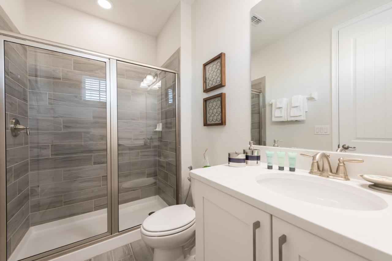 Holiday home Striking With Games & Outdoor Kitchen Near By Rentyl - 7742f Orlando