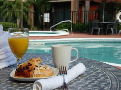 Days & By Wyndham Airport Orlando