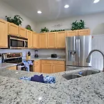 Disney Villa With Game Room And Pool - 10 Mi To Parks!
