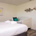 Moradda Lake View Home With A Private Pool 491