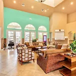 8Br Family Home With Pool And Hot Tub