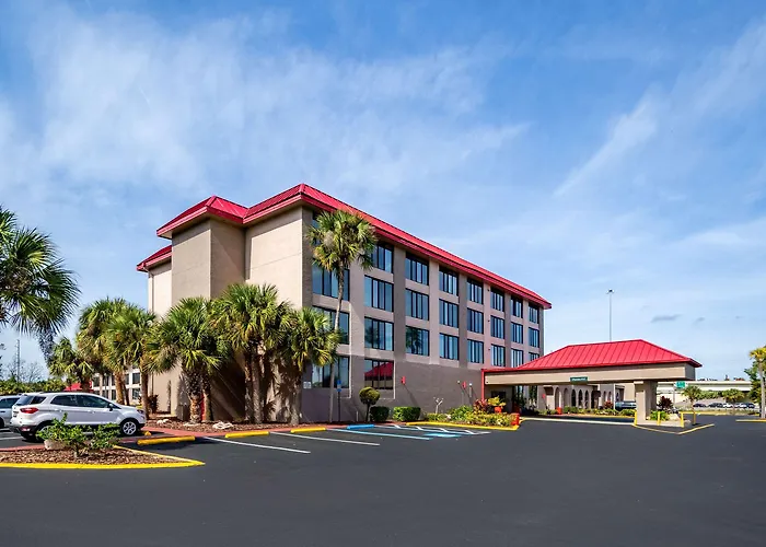 Lakeland Hotel