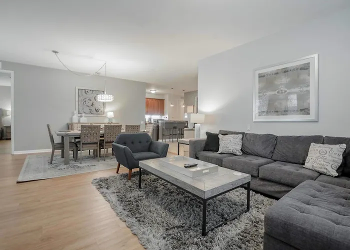 Fantastic Lakeview Tropicana Near All Theme Parks, And Walk To The Convention Center
