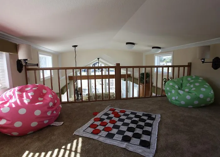 Sherwood Forest Premium Loft Cottage 13