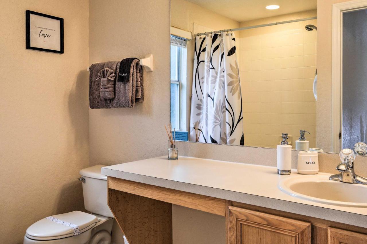 Holiday home Sunny Townhome With Amenities!