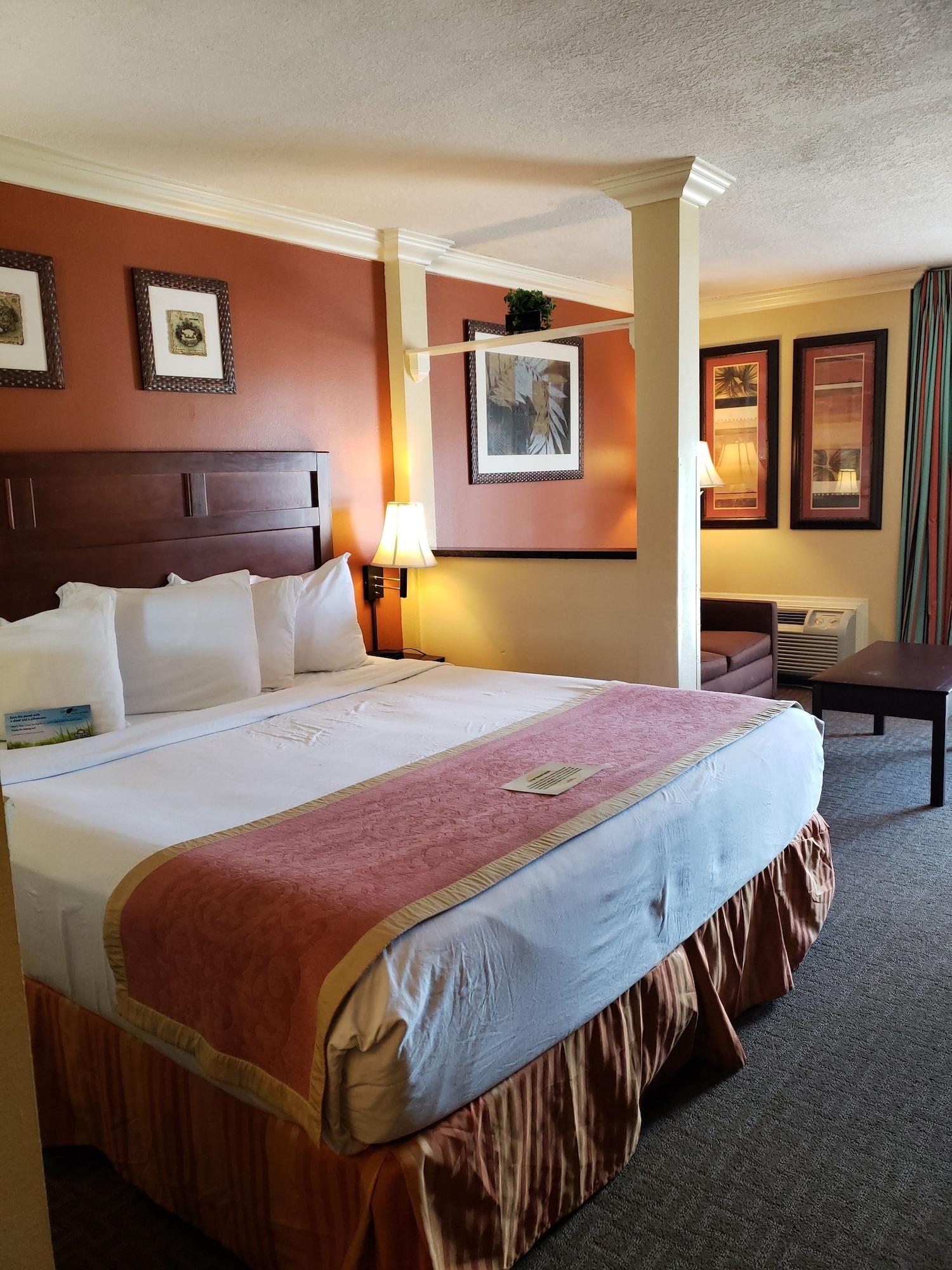 Days By Wyndham West Hotel