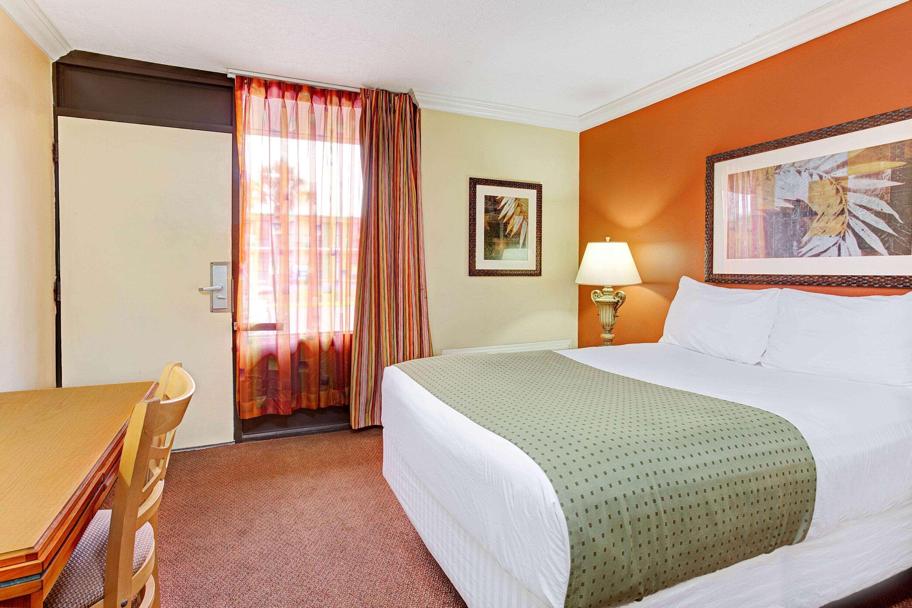 Days By Wyndham West Hotel 2*
