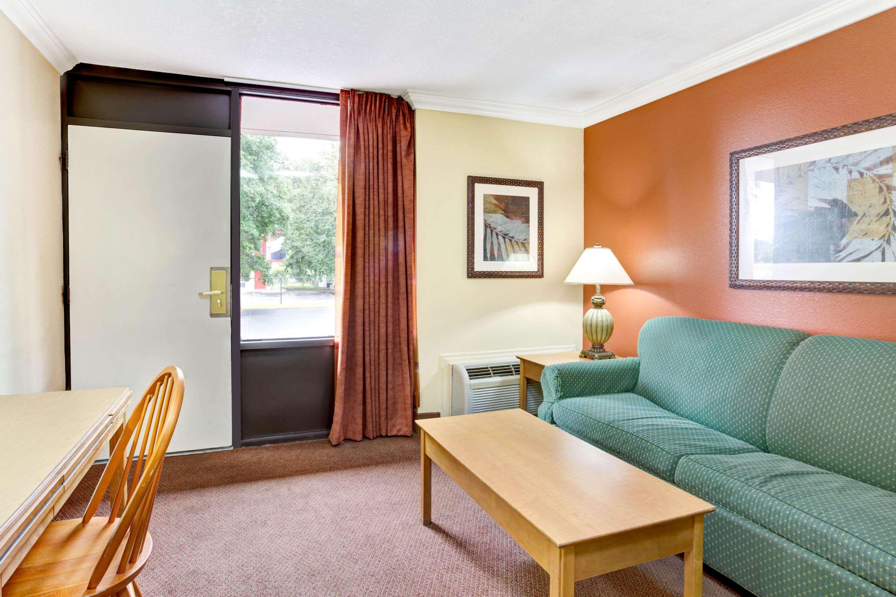 Days By Wyndham West 2*