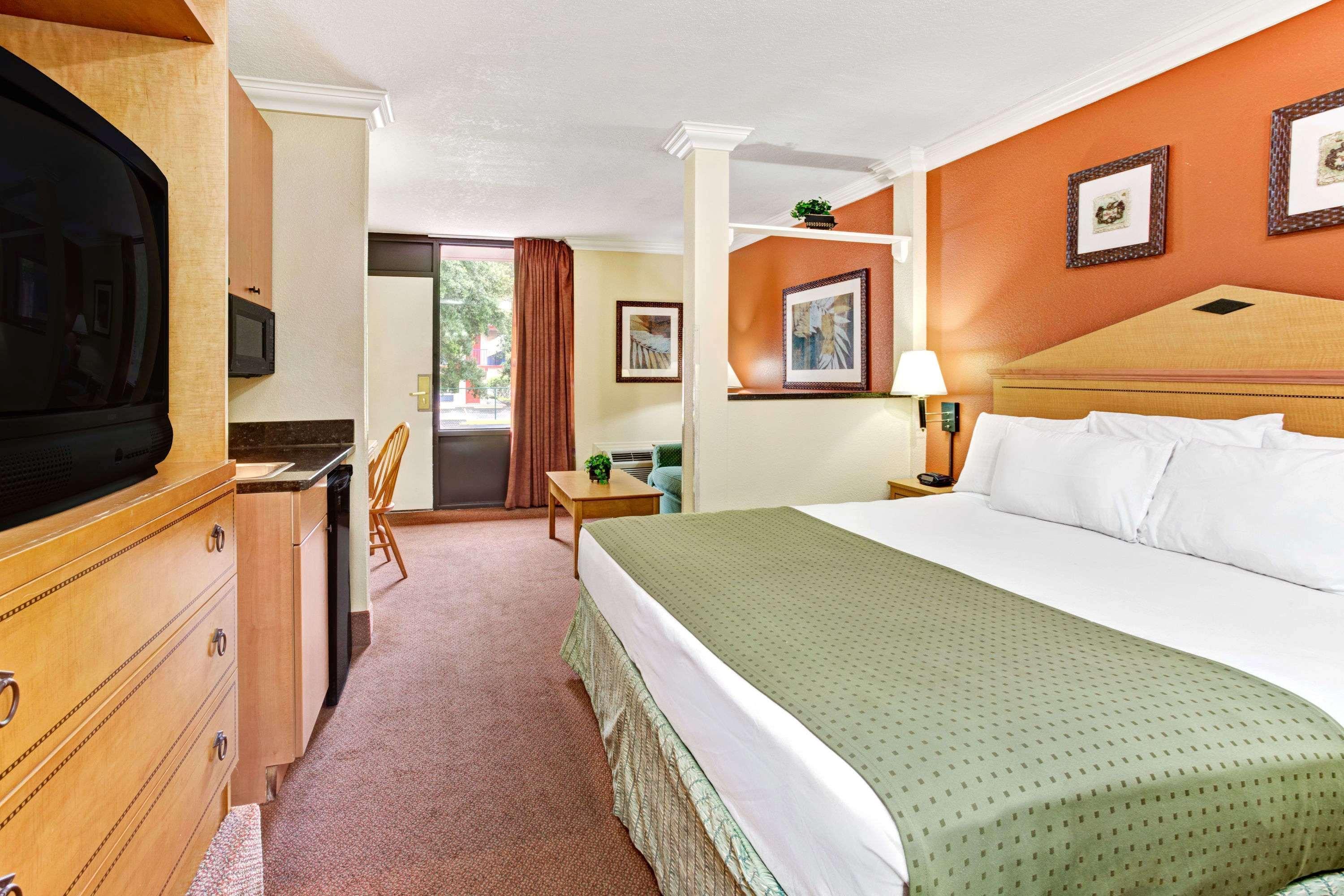 Hotel Days By Wyndham West Kissimmee