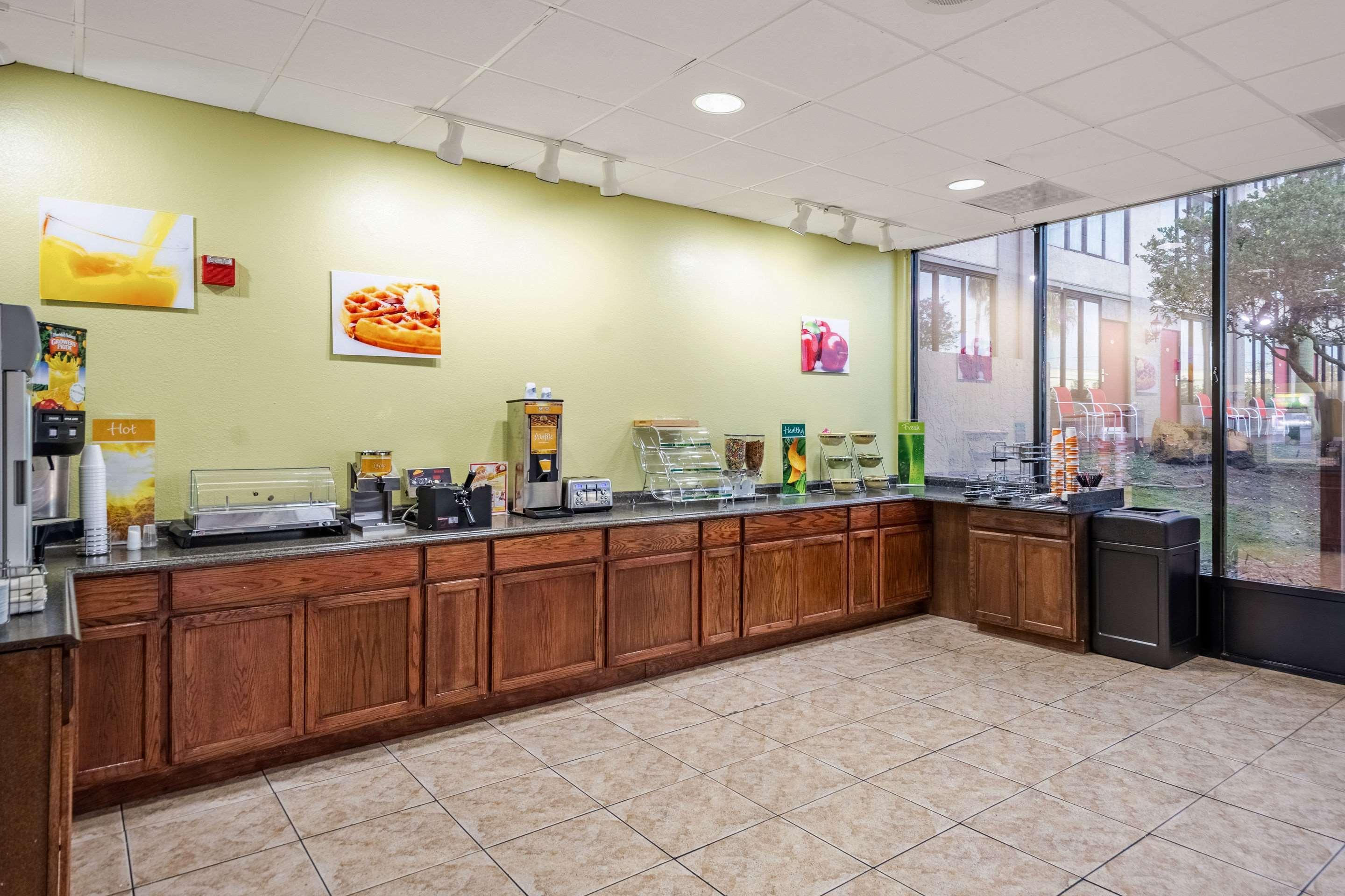 Lakeland Hotel Inn