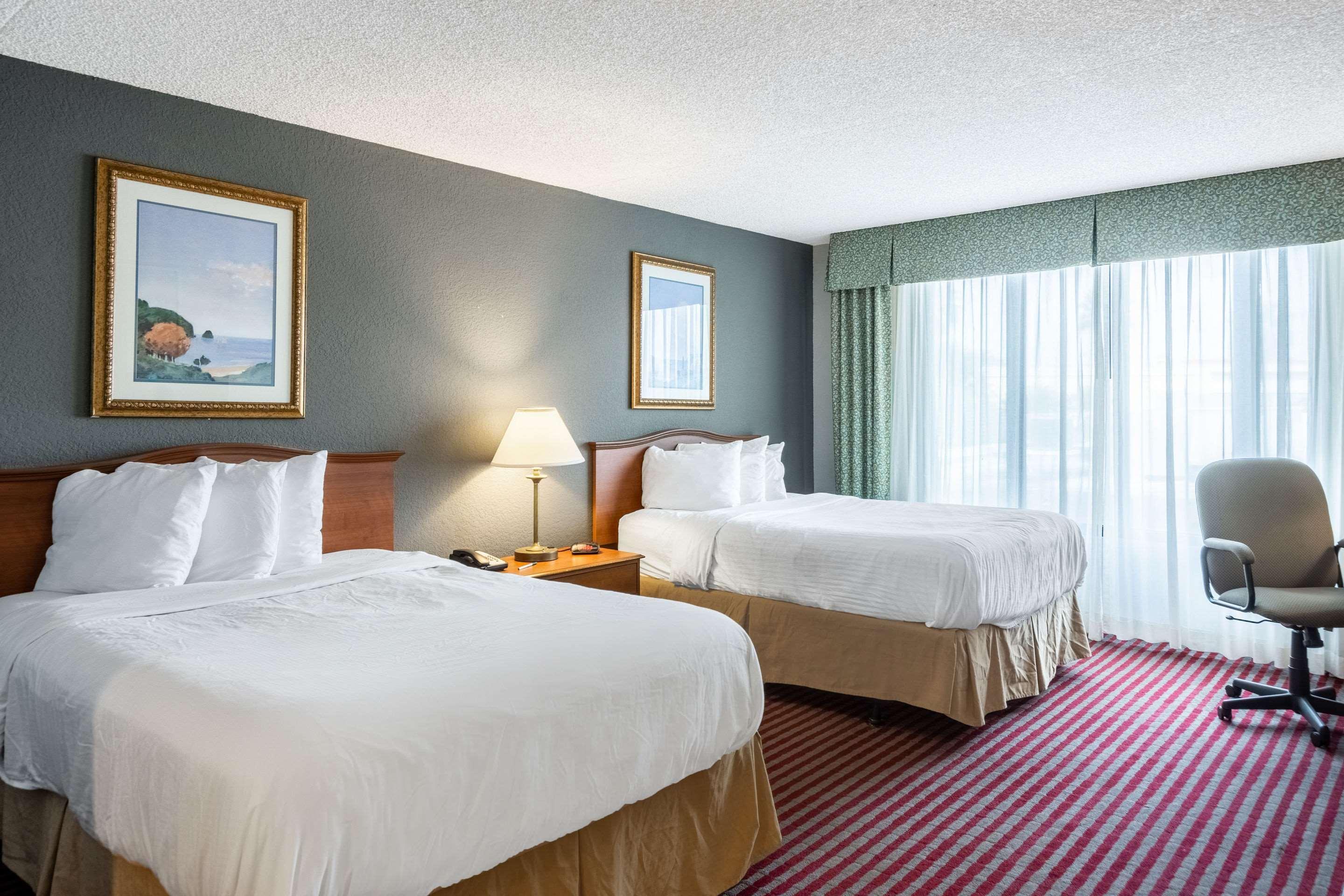 Lakeland Hotel