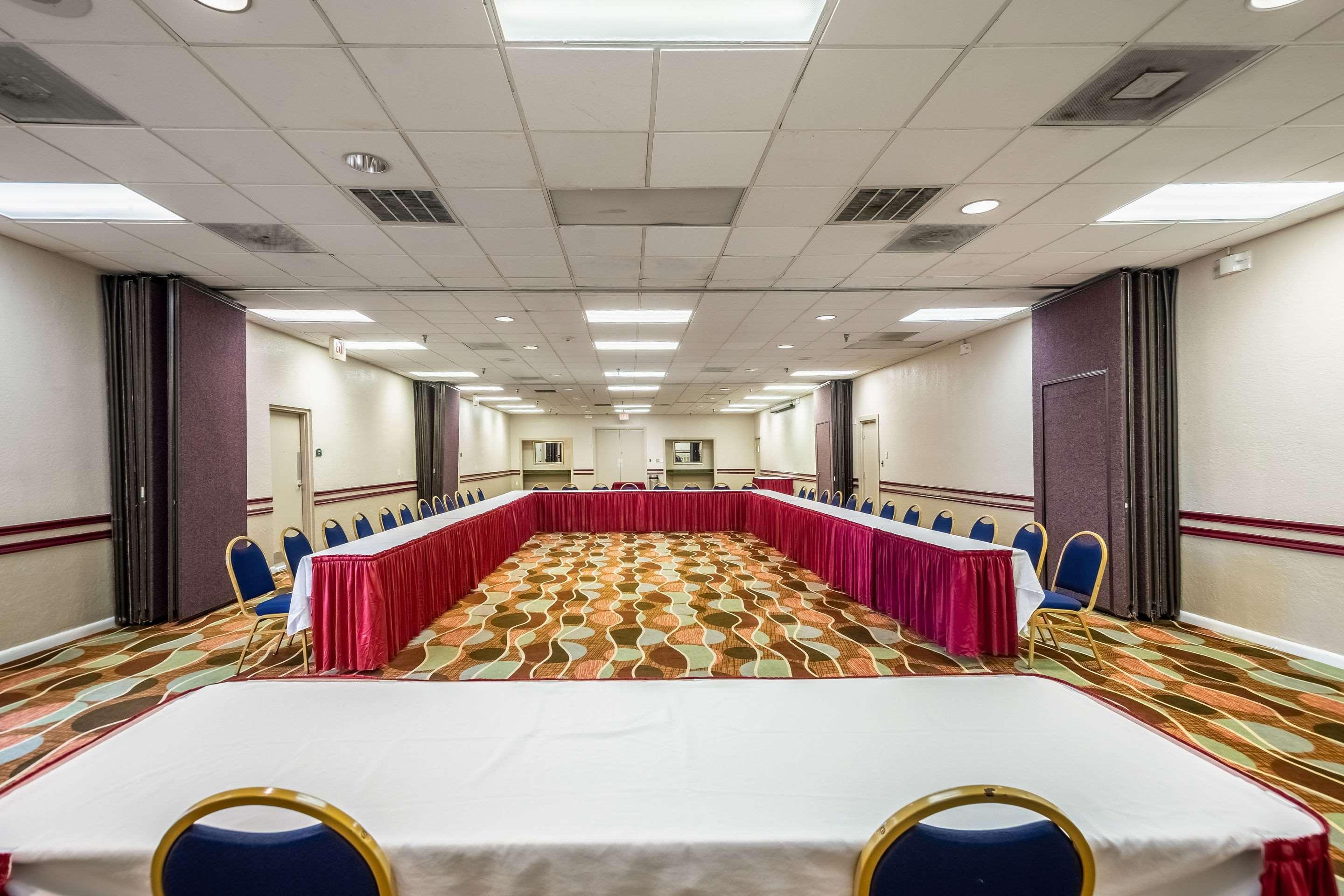 Lakeland Hotel 2*