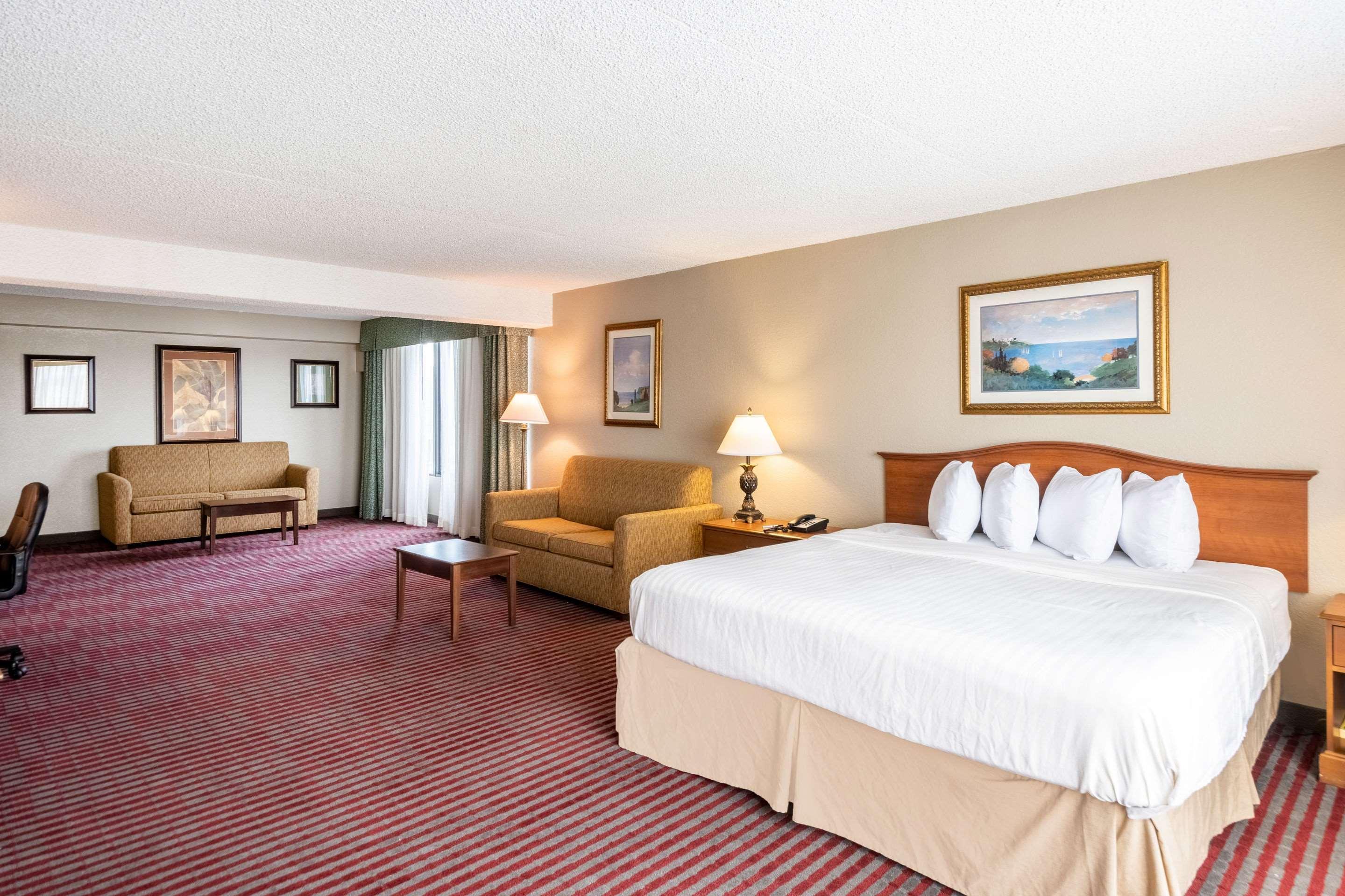 Lakeland Hotel 2*